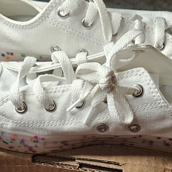 Converse (little girls)(NWOT) - Picture 4 of 6